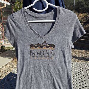 Patagonia Grey V Neck T Shirt Graphic Print Short Sleeve Women's Size Small